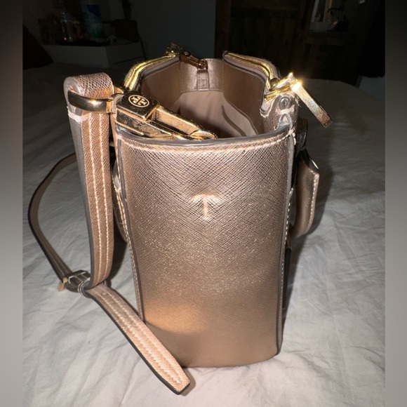 Tory Burch light rose gold, metallic Robinson purse - Picture 11 of 16